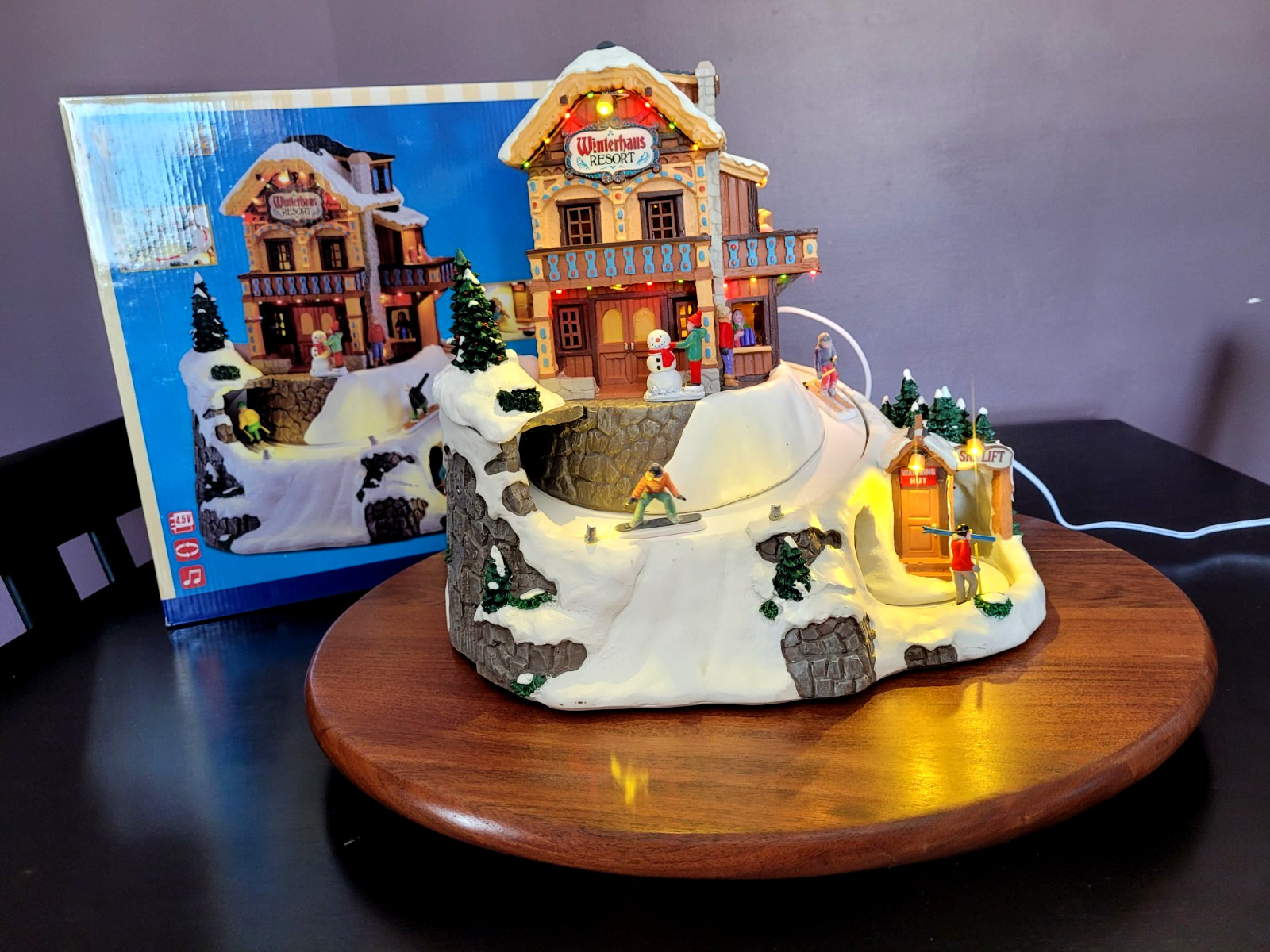 LEMAX 15735 Christmas Winterhaus Resort Figurine, Sights And Sounds Polyresin