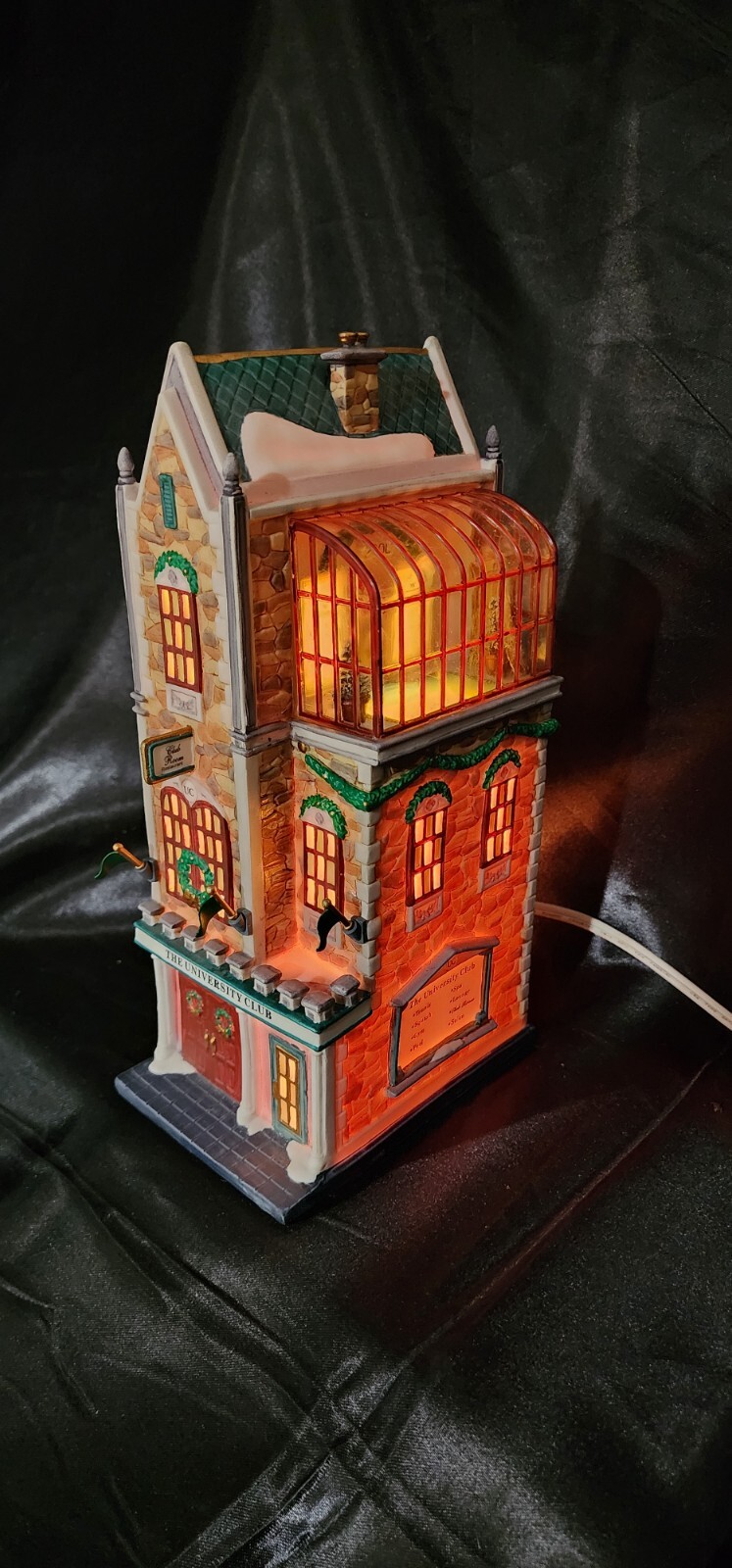 Dept 56 Christmas in the City “University Club” #58945 Item#309