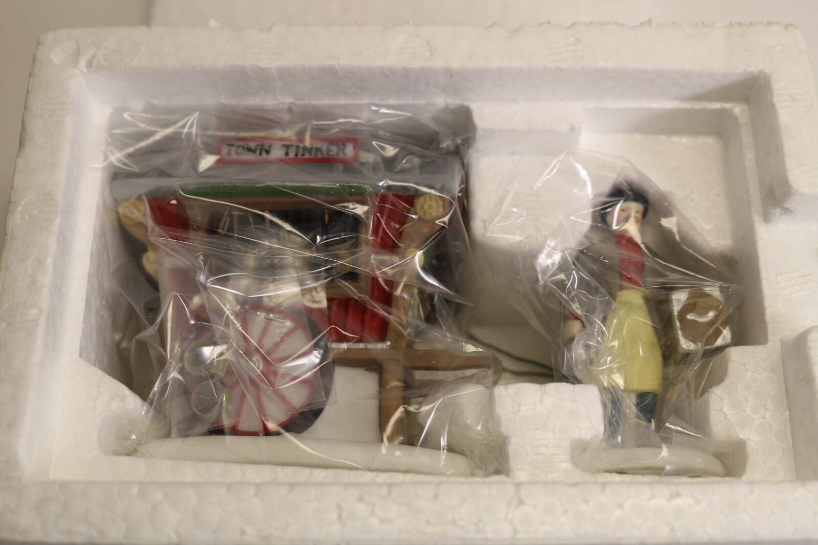 New in Box Dept 56 Heritage Village Collection ~Town Tinker~ #56464 Sealed Pans!