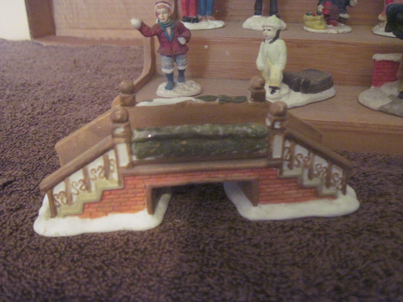 E: Christmas Village Resin/Ceramic 12 Pcs., Unbranded, 1 7/8″ to 3″ tall