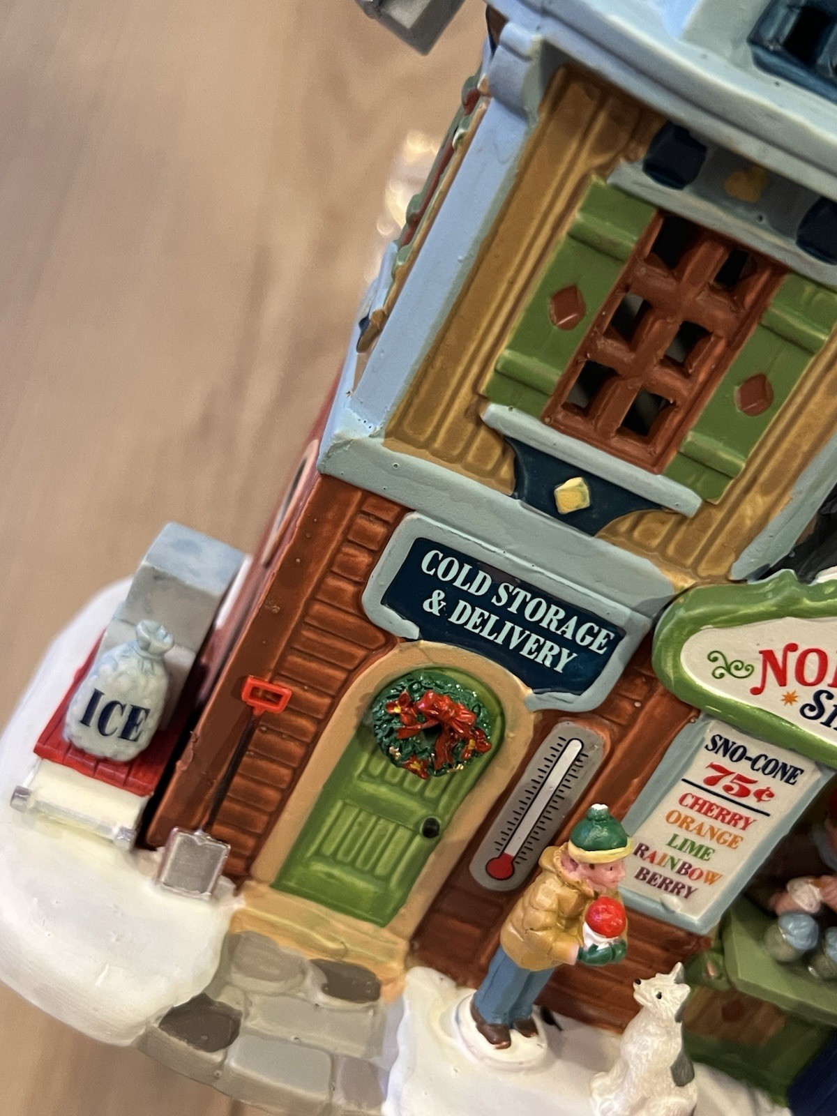 Lemax North Pole Snowcones Lighted Building w/ Box Tested Works 2017