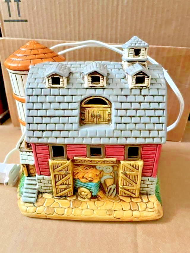 Lefton 1988 Lighted Barn w/ Silo Byron Wood Design Vintage Christmas