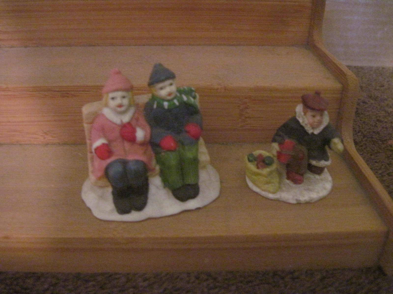 E: Christmas Village Resin/Ceramic 12 Pcs., Unbranded, 1 7/8″ to 3″ tall