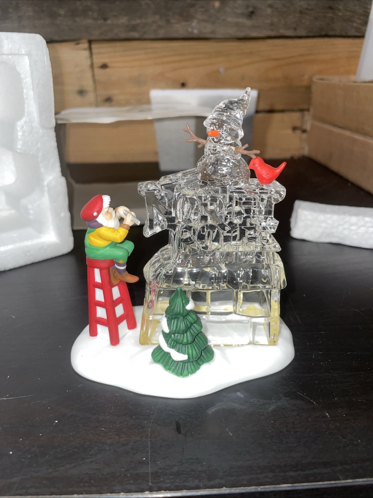 Dept 56” A Busy Elf” 56366 Ice Sculpture Heritage Village Collection