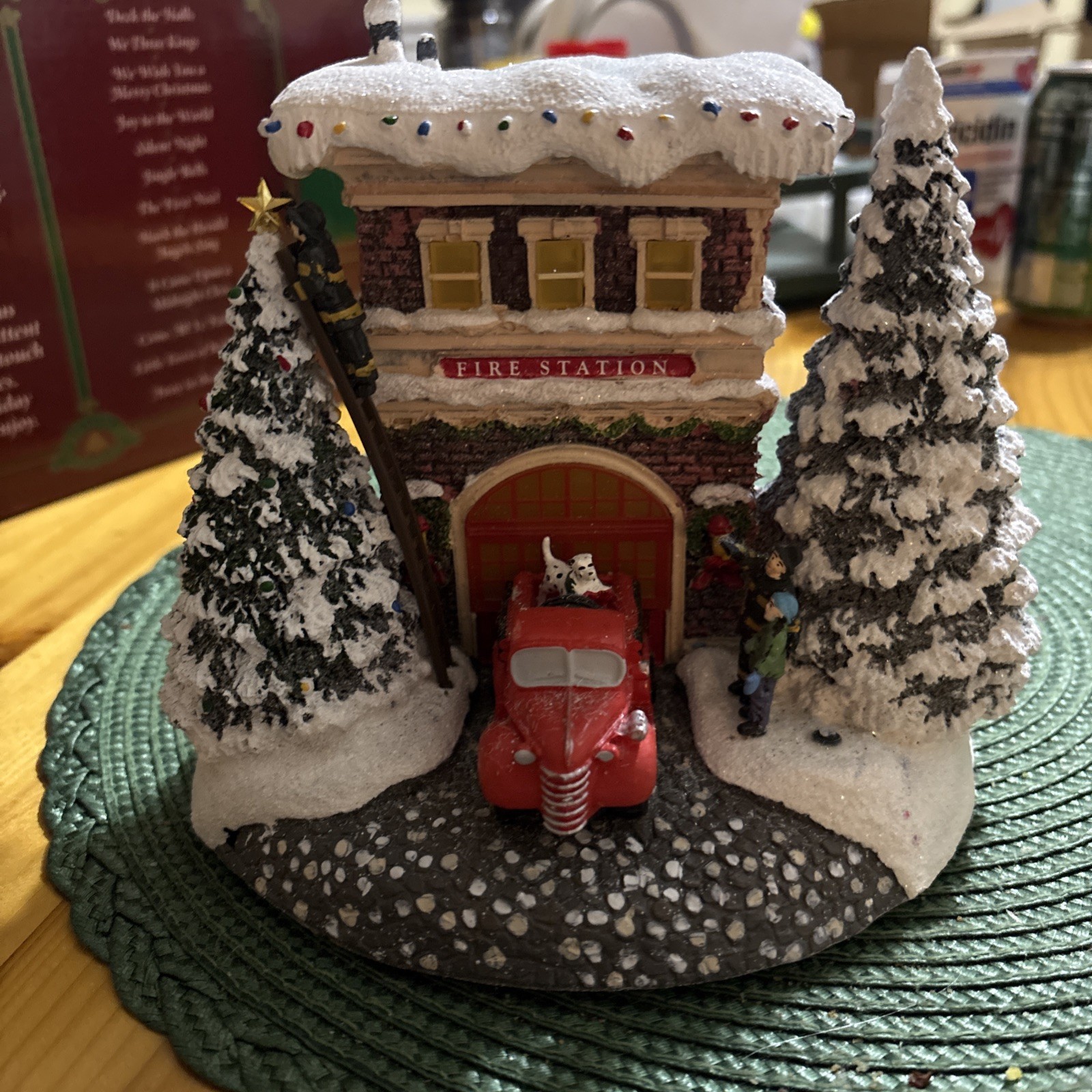 Thomas Kinkade 2019 A First Responder’s Christmas Painters of Light Lighted Xmas