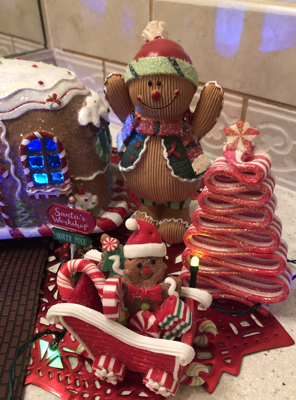 Gingerbread Light Up House Village 13 Pc Candy Cane Lane Cupcakes Lollipops 🍭