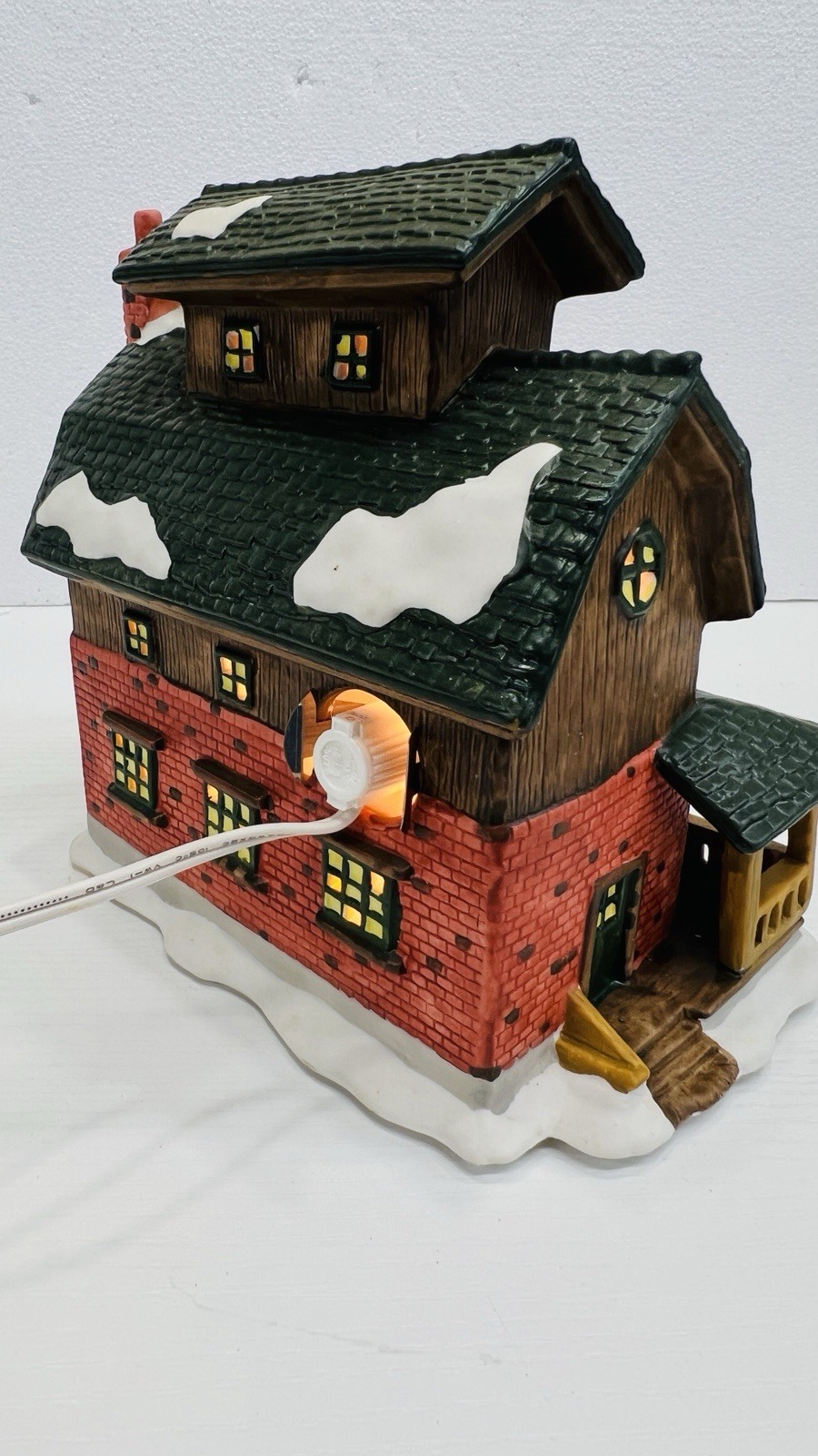 Christmas Delights Porcelain “Farmers Market” Lighted House Retired Excellent !