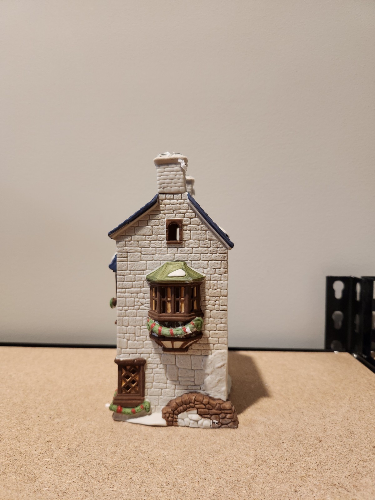 Department 56 Dickens Village Wool Shop Porcelain Illuminated Christmas 1988