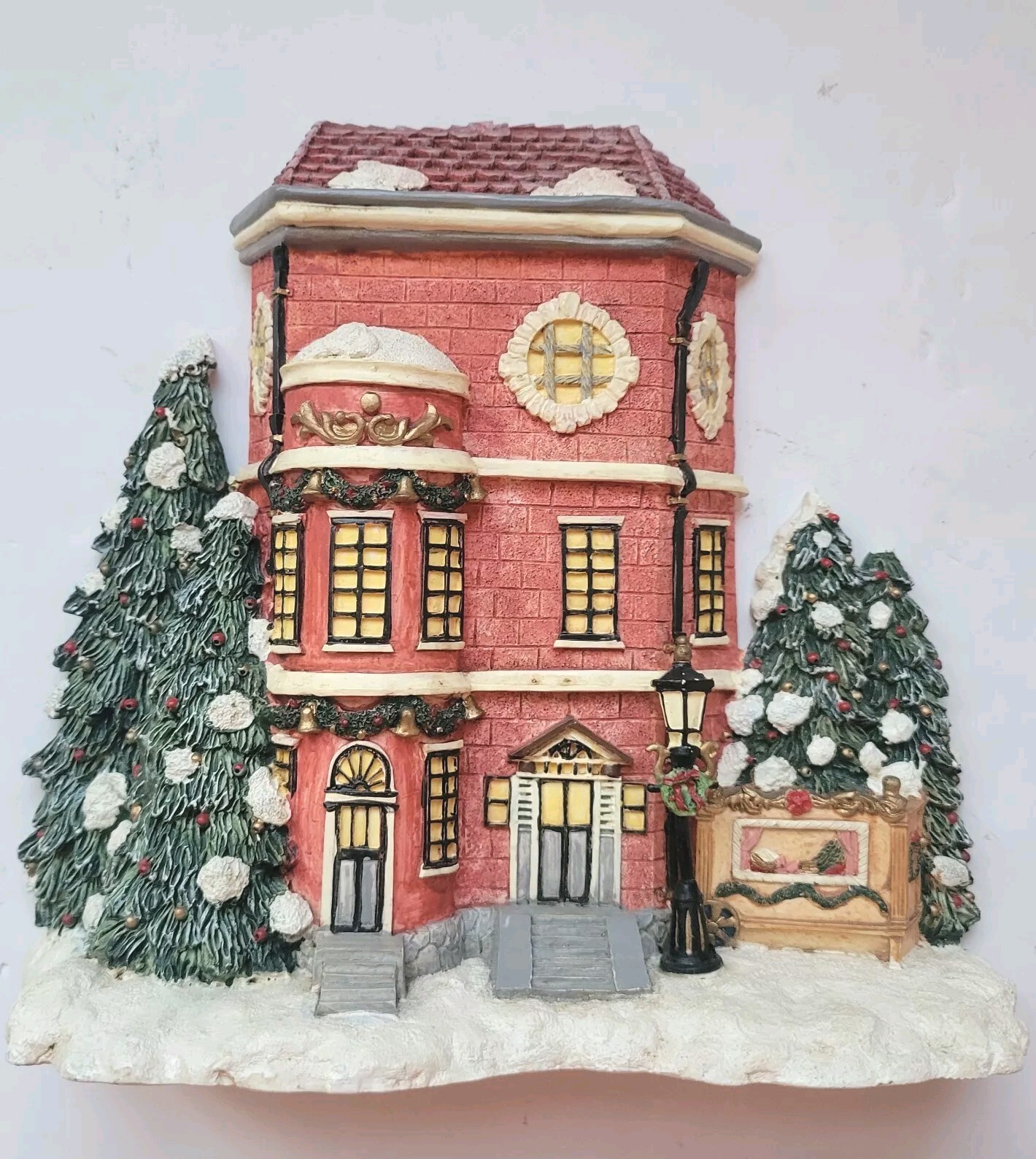 Holiday Brownstone House Christmas Holiday Trees Decor Wind Up Musical Display