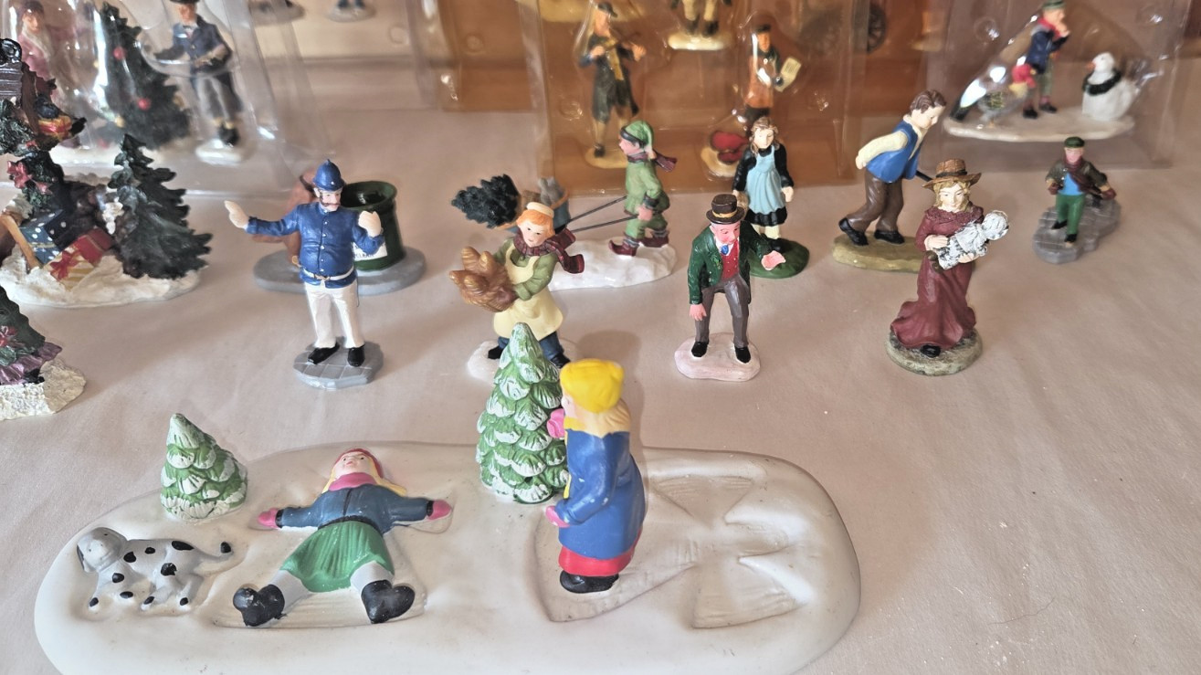 Big Lot of 27 Christmas Village Figures Lemax O’Well Folk Art