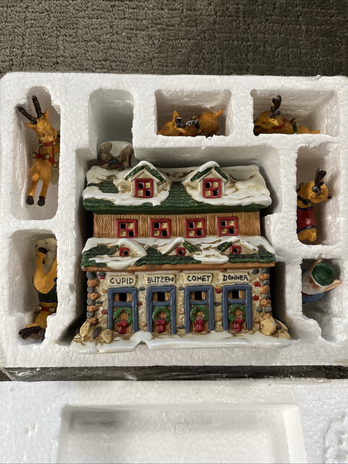 Christmas On main street Reindeer Stable Elf 7 Pc Vintage Village Rare Read