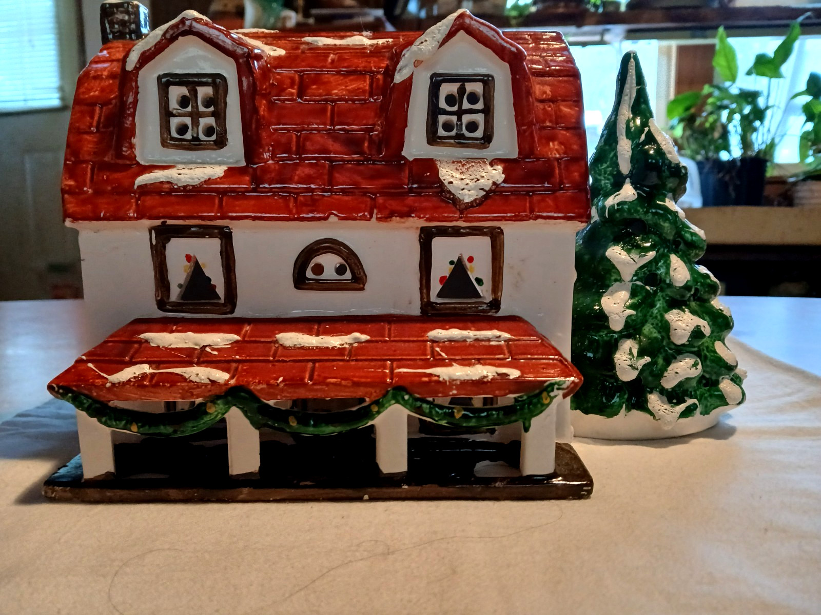 1980 Dept 56 Colonial Farm House Showhouse Series. No Light Cord or Box. Nice!!