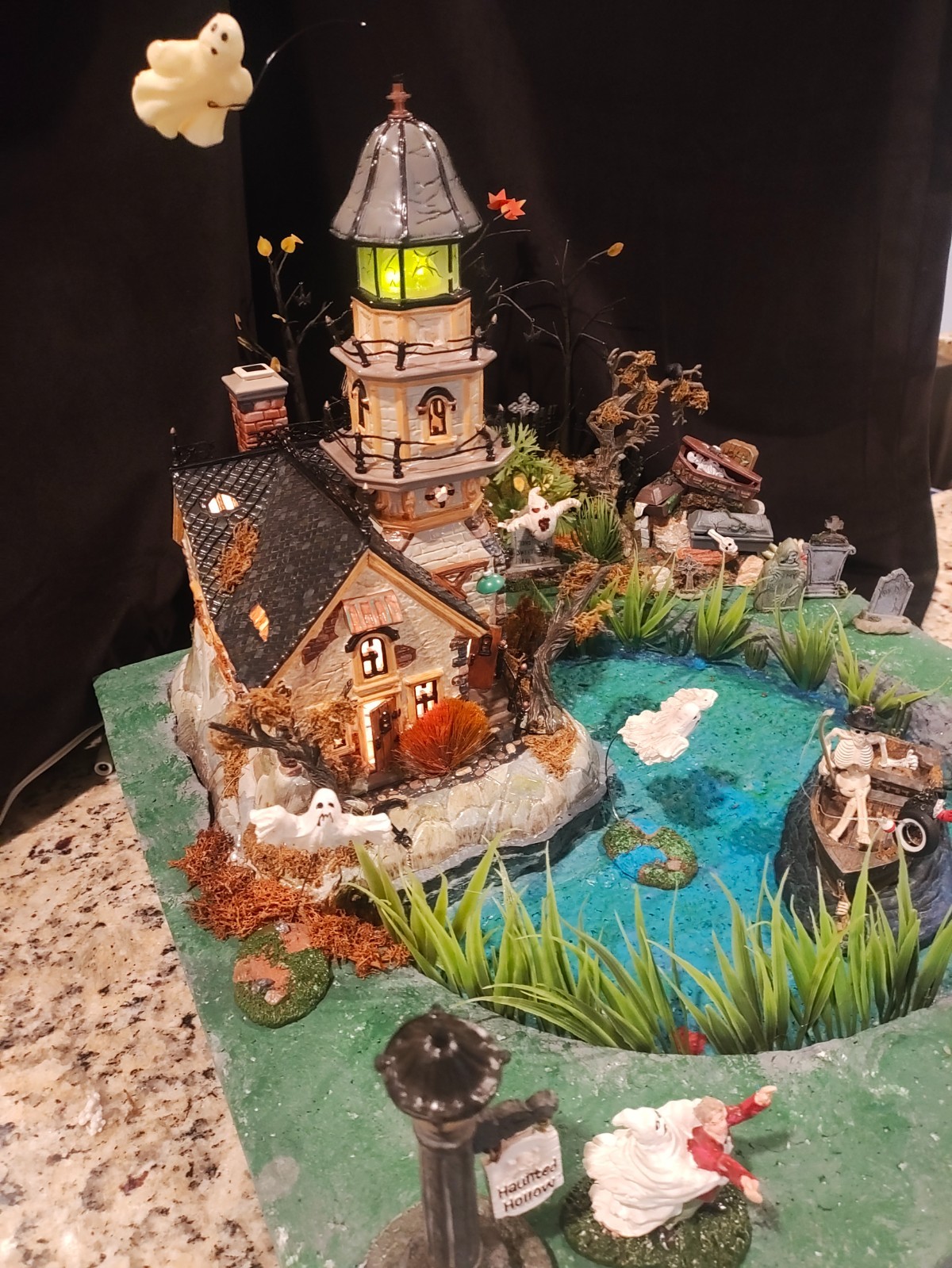 Dept 56 Snow Village Halloween Shipwreck Lighthouse platform set 10 total pieces