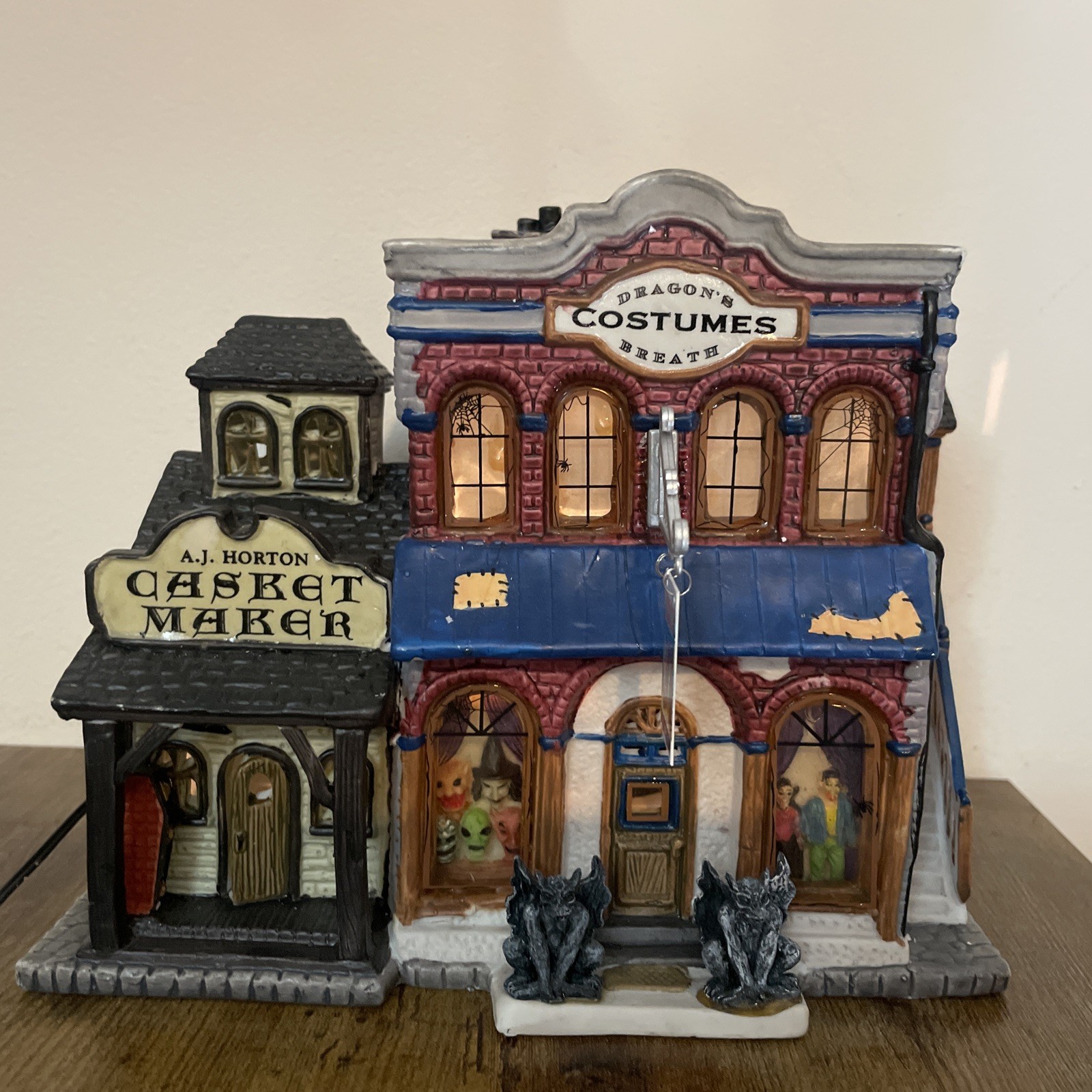 LEMAX Spooky Town Dragon’s Breath Costume Shop 2000 Halloween Village