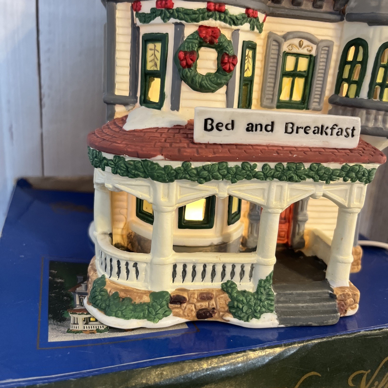 OWELL Heartland Bed And Breakfast Deluxe Porcelain Lighted House Limited Edition