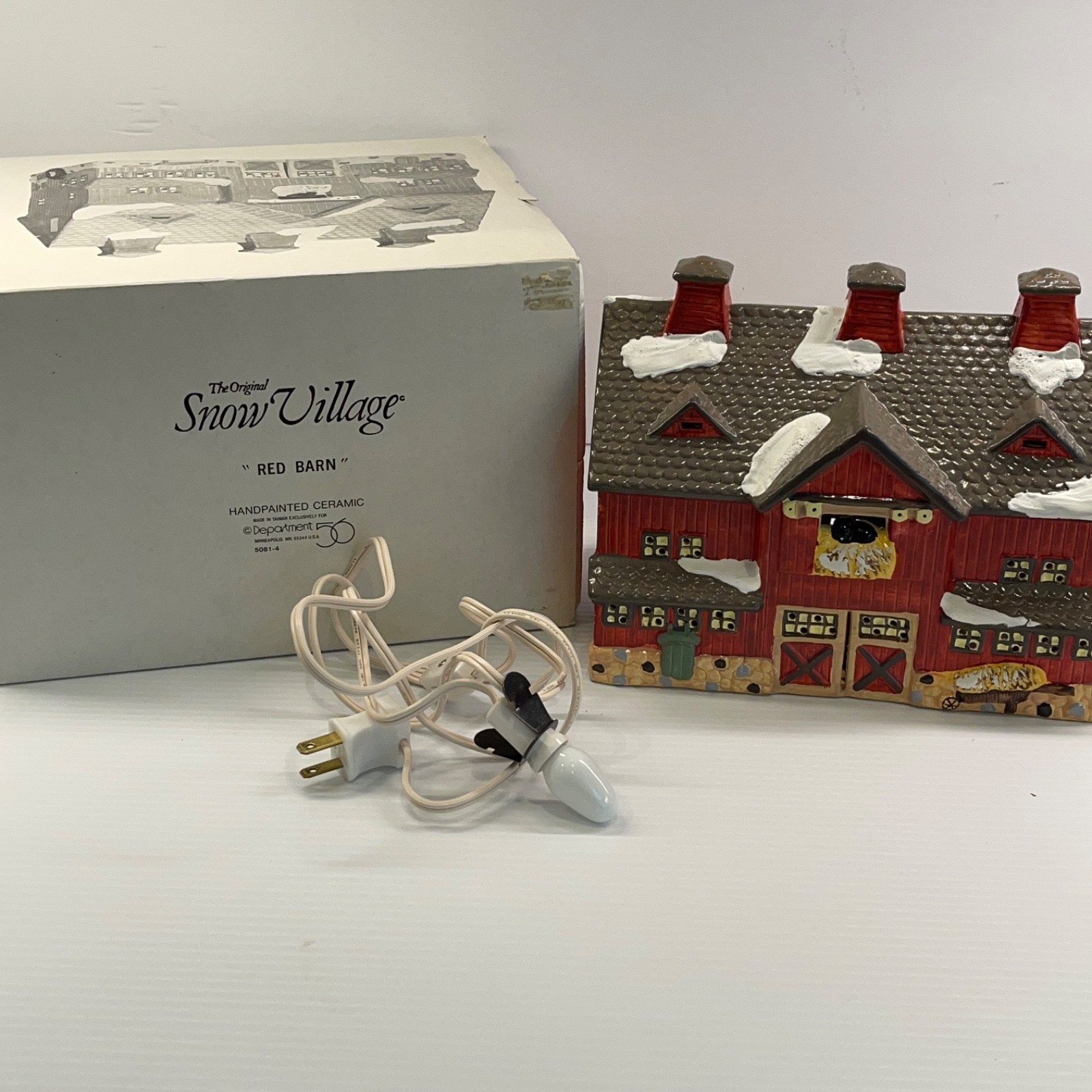 Department 56 The Original Snow Village Red Barn #50814 with Box and Light