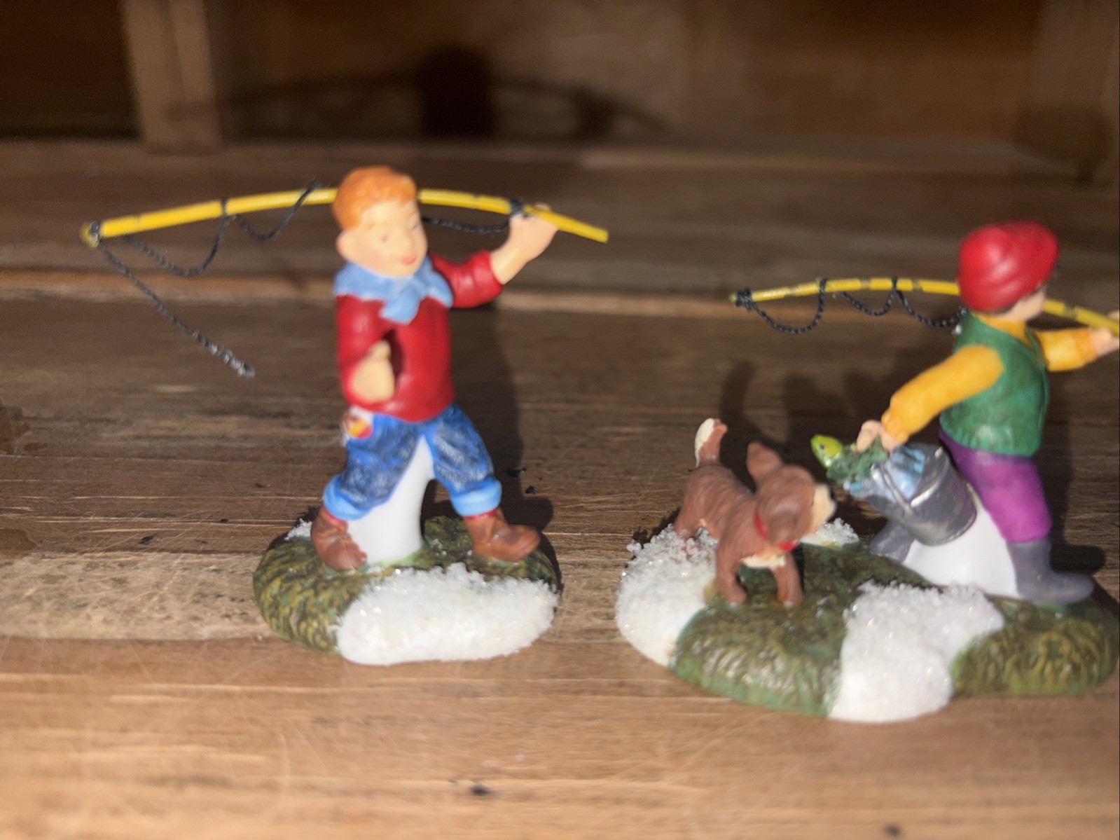 DEPT 56 Village Accessory Simple Traditions PINE ISLES 2004 Fishing Buddies