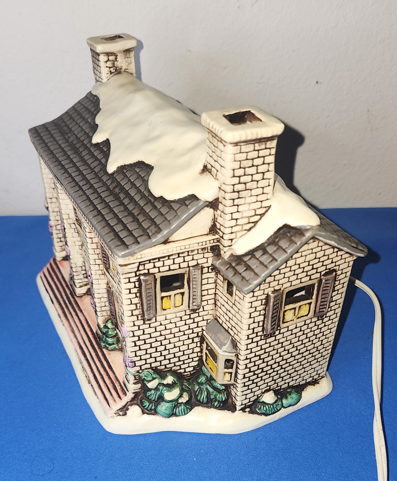 1988 Lefton Colonial Village Lighted Christmas MAJOR’S MANOR – Byron Wood 06902