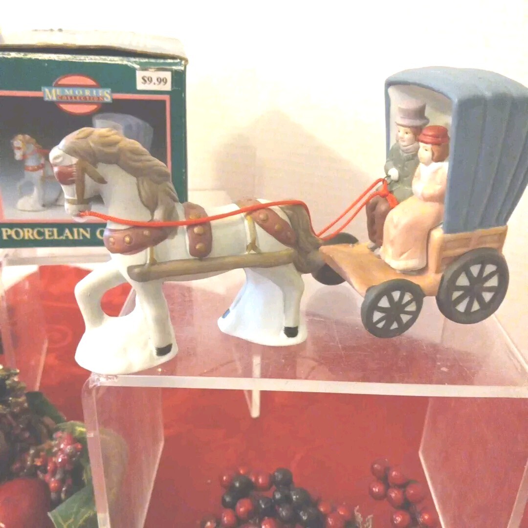Vintage Venture Memories Collections Porcelain Horse Drawn Carriage W Couple Box