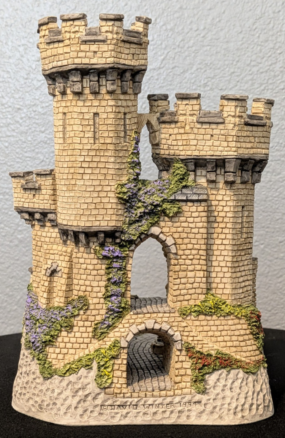 David Winter Cottages 1994 “The Kingmaker’s Castle” – Carnival Edition #233/2750