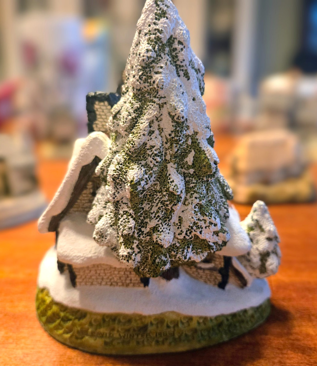 David Winter No Box Handmade Hand Painted Snow Cottage 1984 John Hine LTD