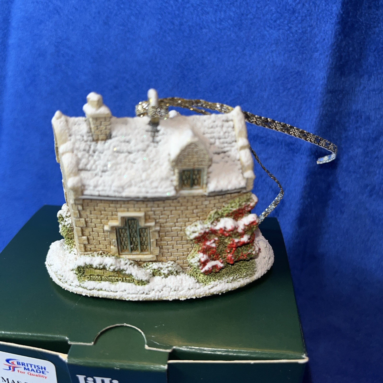 Lilliput Lane Ornament – Christmas Post – L2902 in original box with deed.