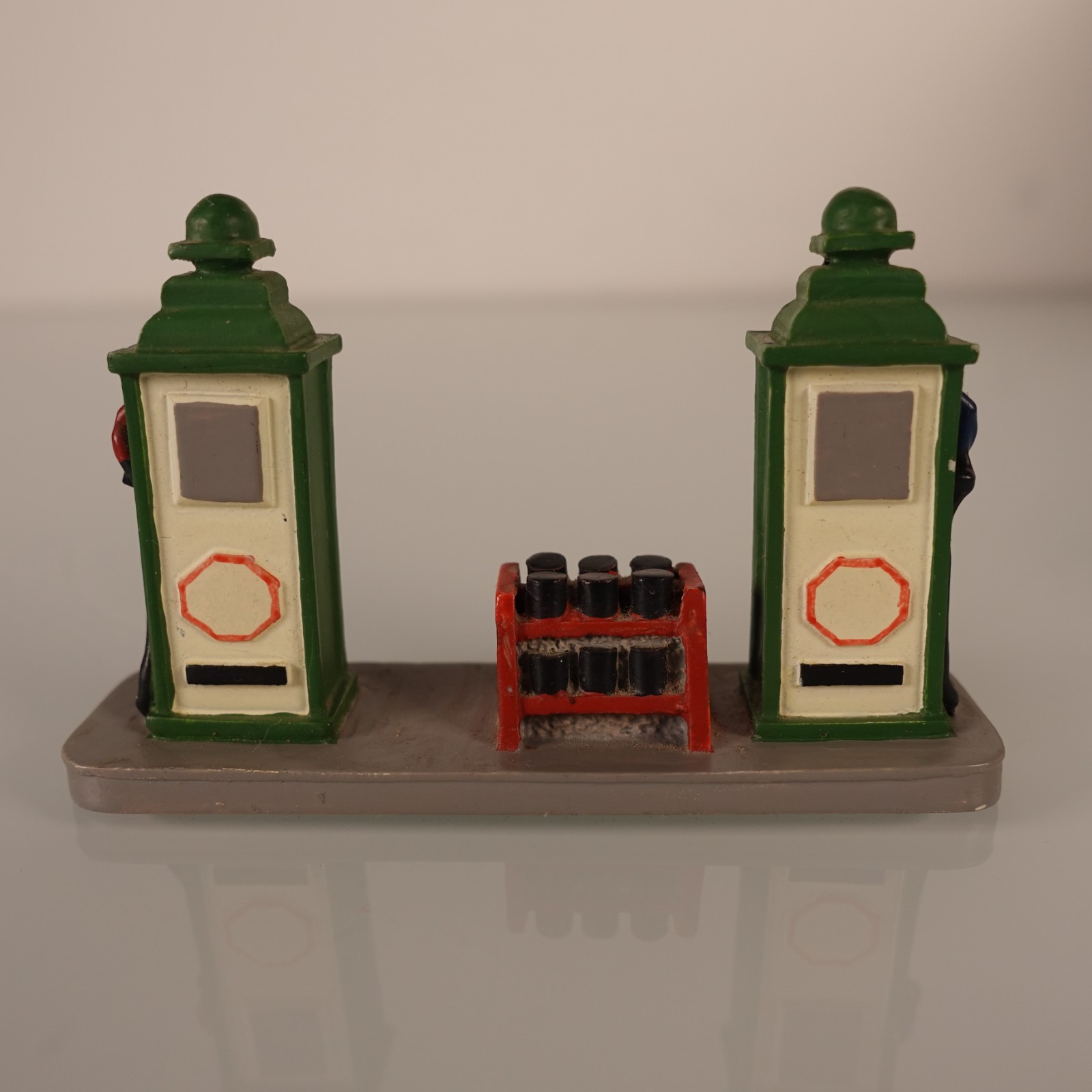 Hawthorne Village Welcome to Mayberry Gas Station Pumps 1995 Figurine 90356
