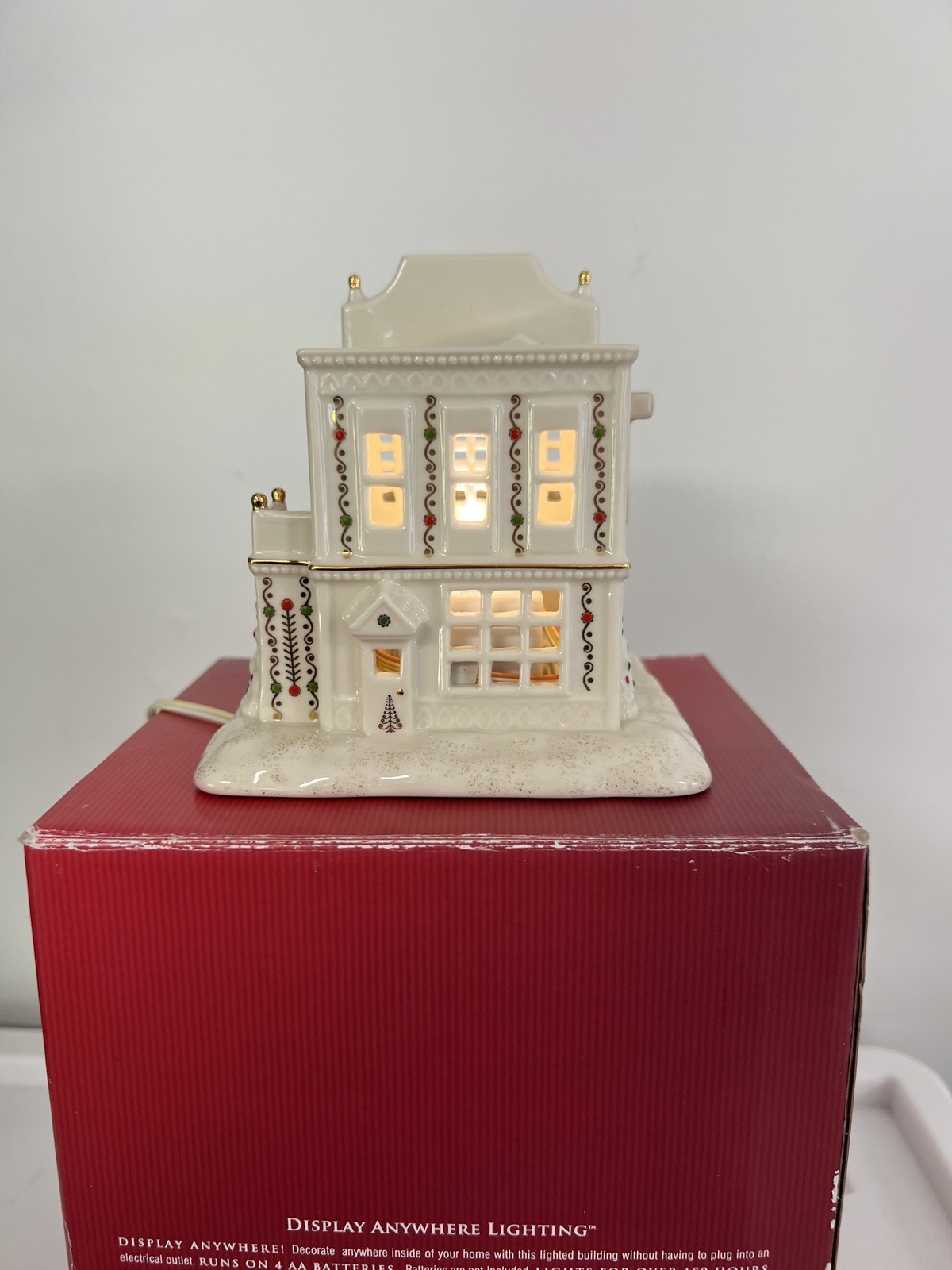 2009 Lenox Village Treasures Mistletoe Park Series General Store Christmas W/Box