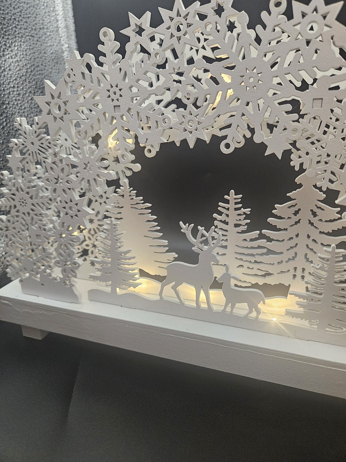 Avon Woodland Winterland Deer in Woods Light-Up White Holiday Beautiful Decor