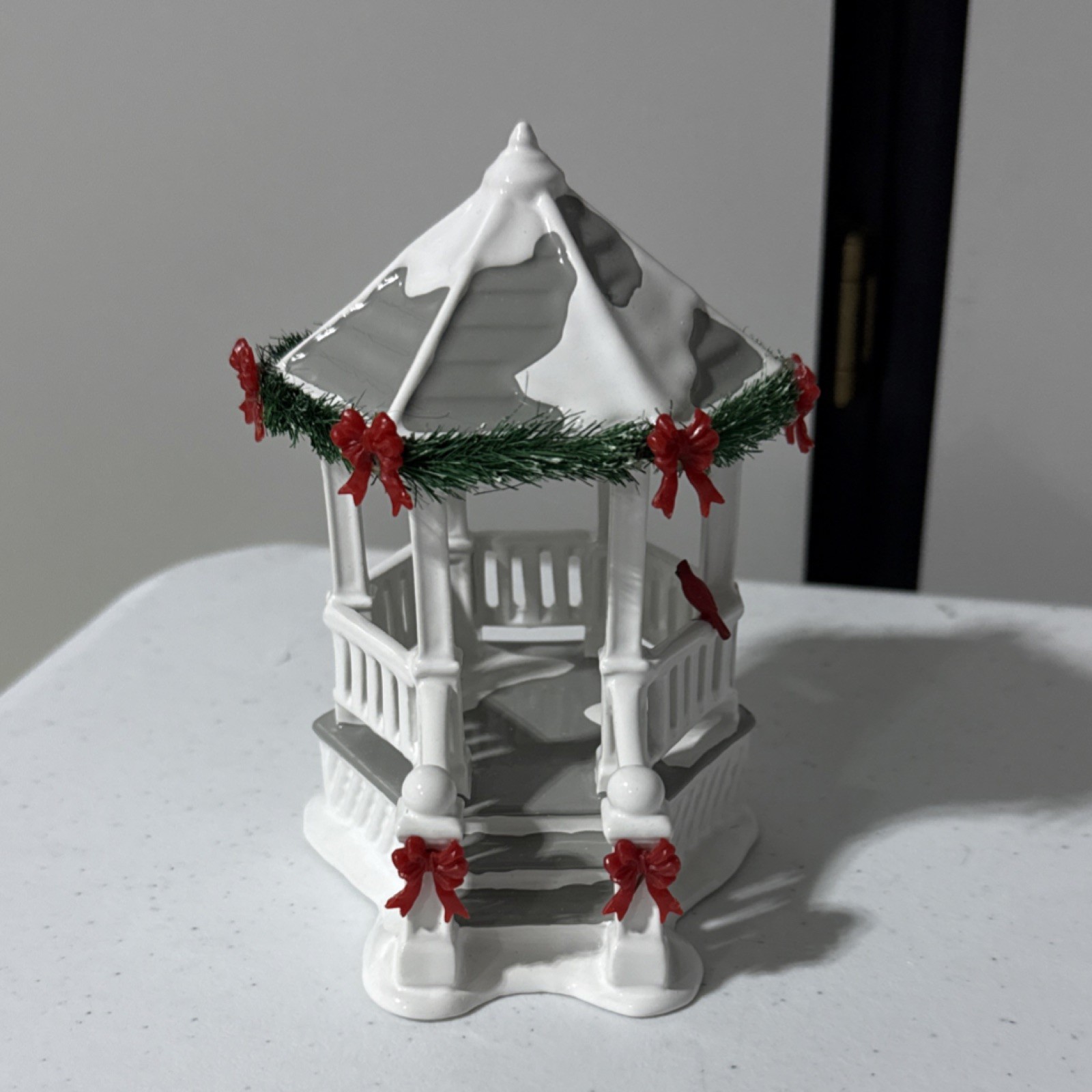 Department 56 Village Accessories Picket Lane Gazebo Resin Christmas 2000-2009