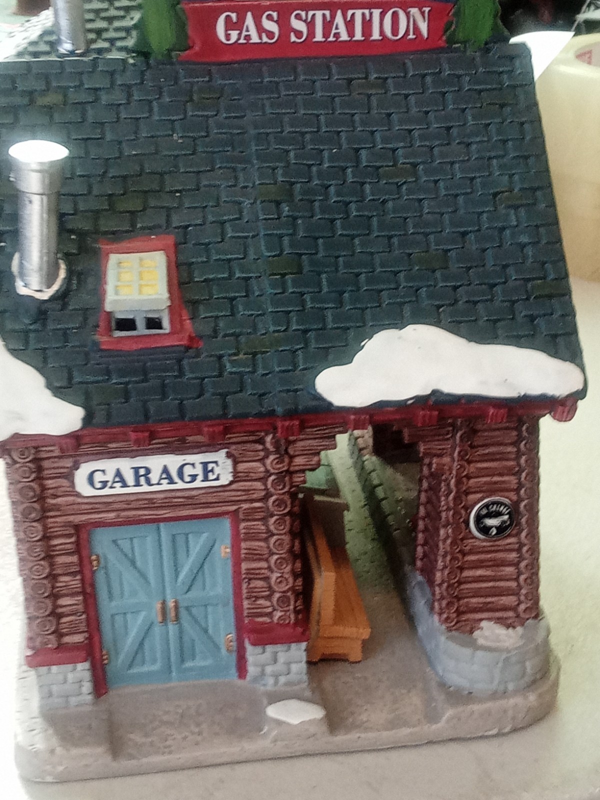 LEMAX Big Pine Gas Station and Snack Shop