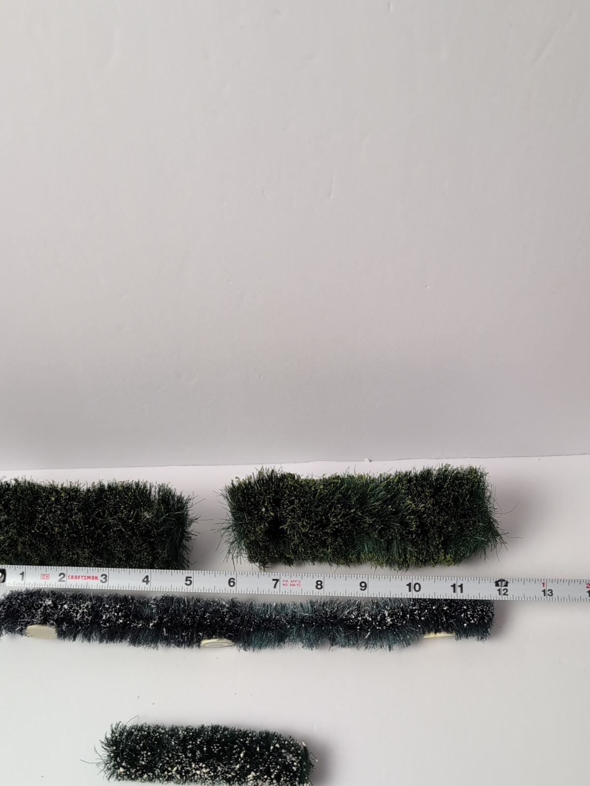 Lot Of 4pieces Of Dept 56 Flexible Sisal Hedges
