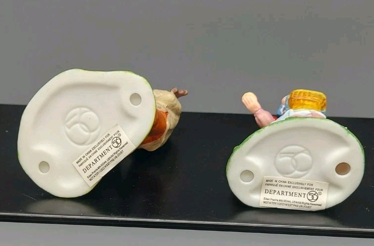 Department 56 Village Accessories Begging For Soul Cakes Excellent Condition