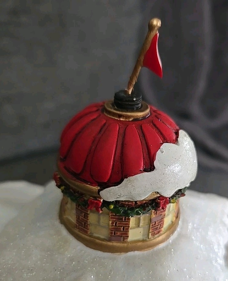 Hawthorne Village -Firefighter’s Christmas Village – Heroes Station New w/defect