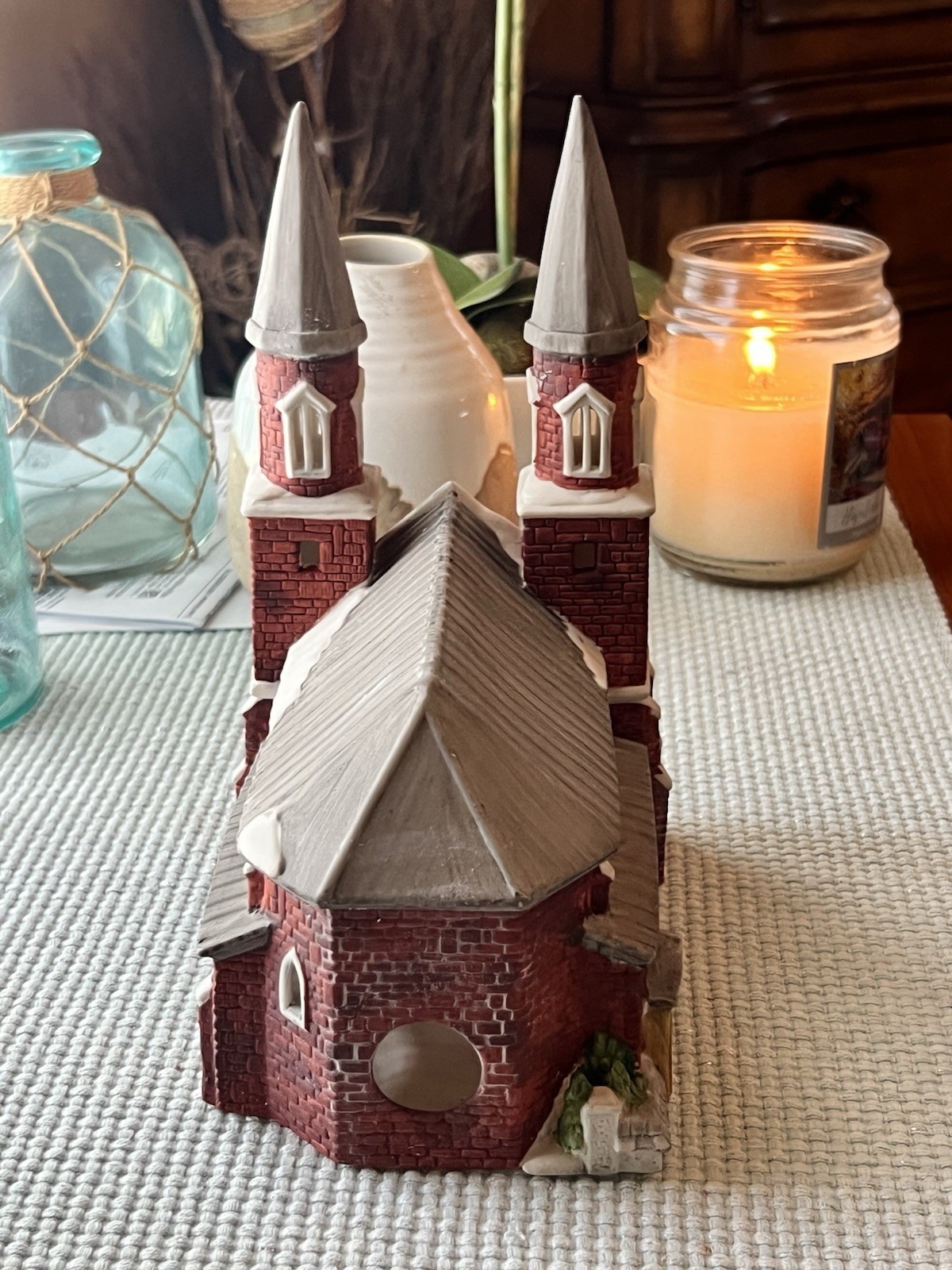 VTG CHRISTMAS VILLAGE CHURCH BISQUE PORCELAIN **LIGHTS UP*** 1980s/ 9×7”