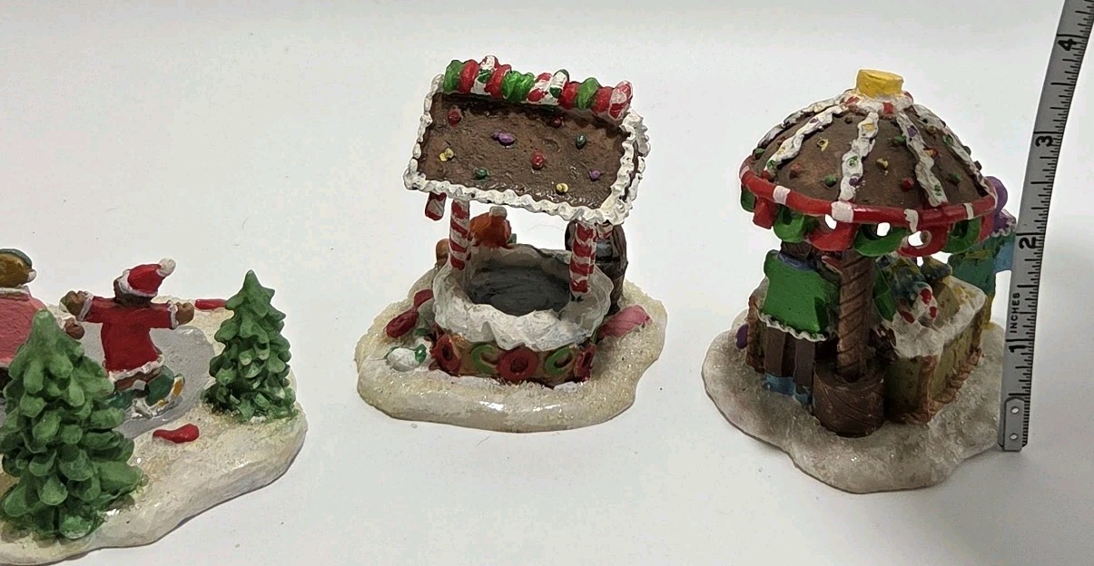 VTG 7 Gingerfrost Lane Gingerbread Figurines Families Ice Skating Caroling Santa