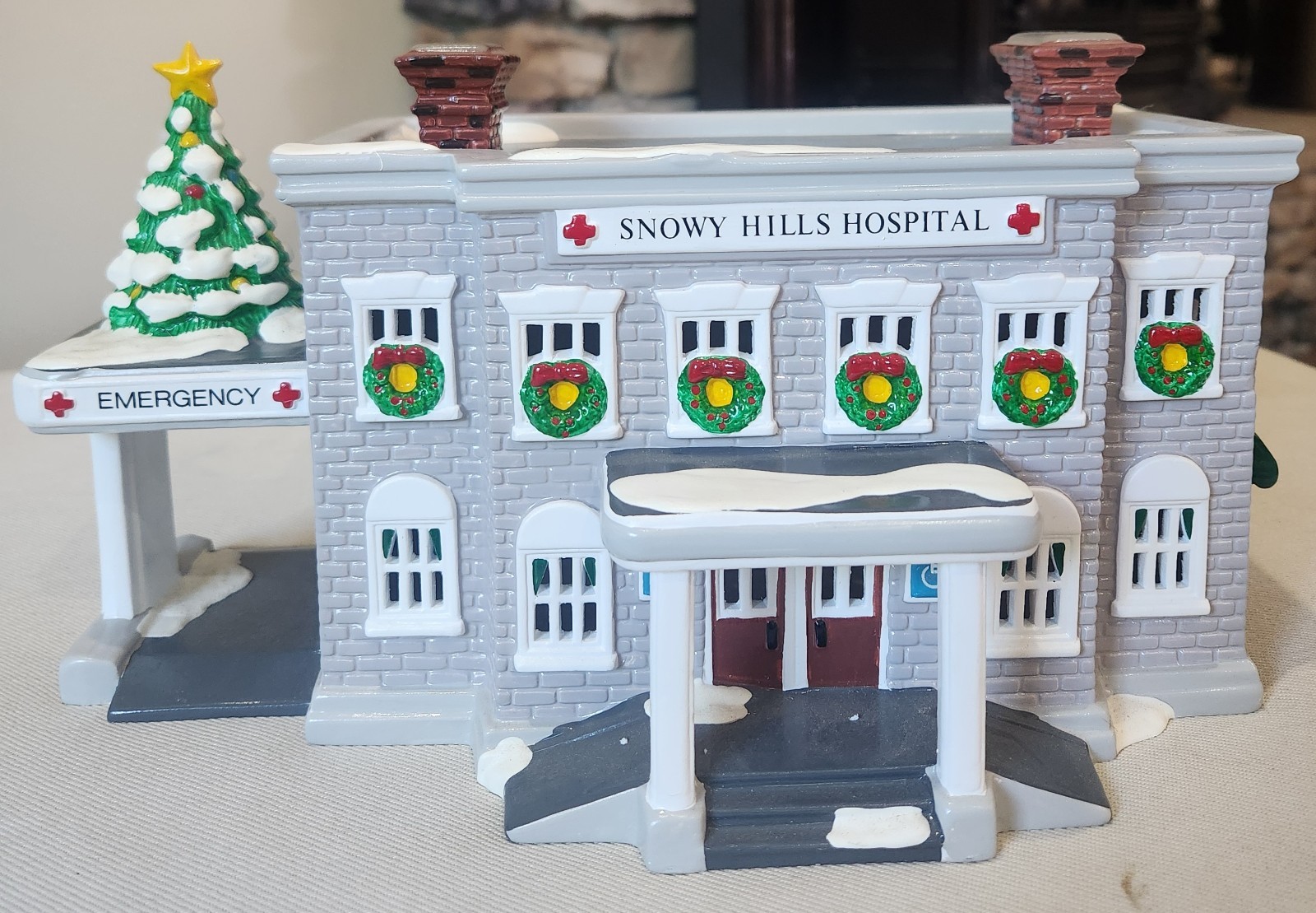 Vintage 1993 Dept 56 Snow Village Snowy Hills Hospital #54488 w/Box + Light