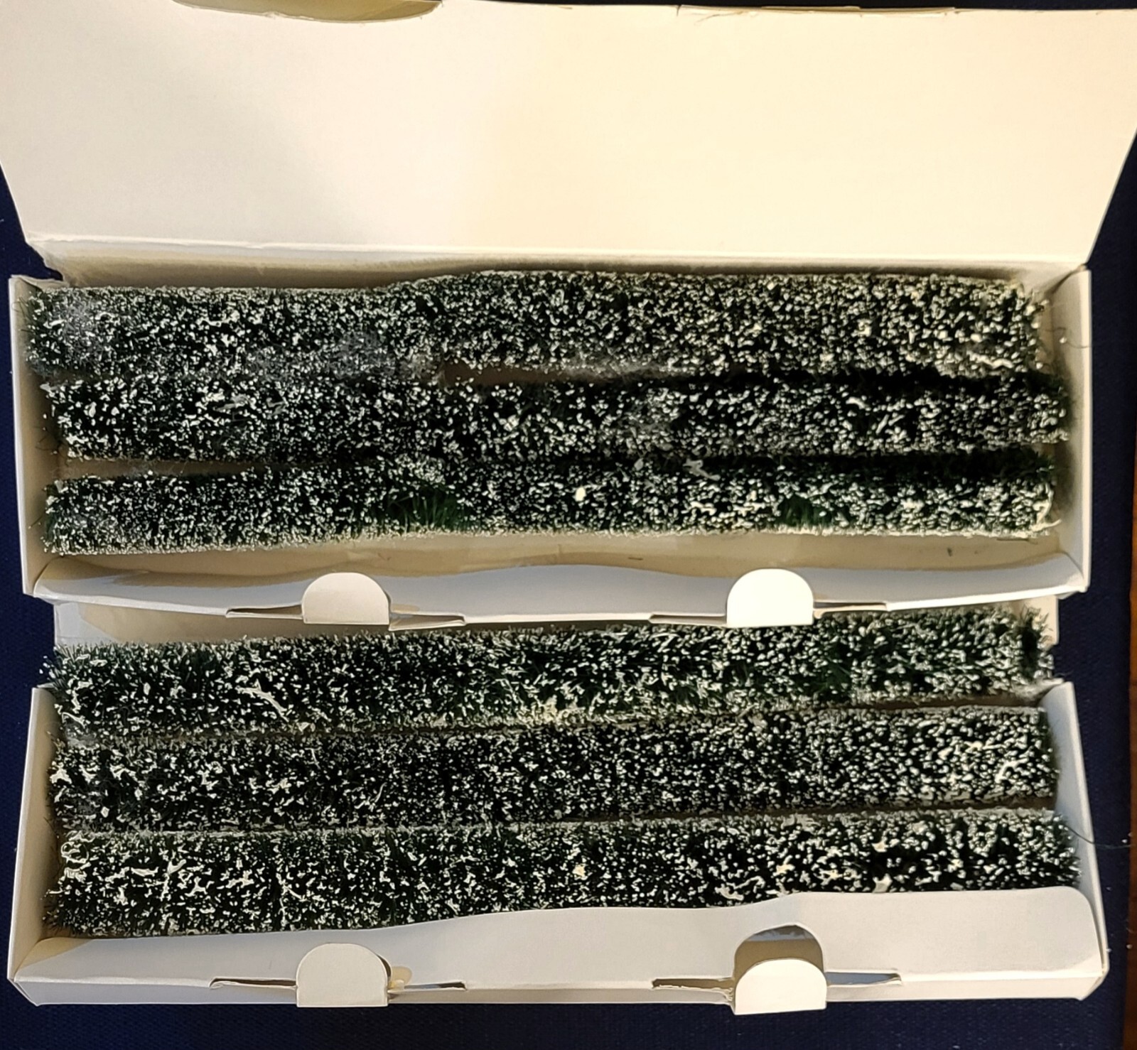 Dept 56 – 2 Sets Of 3 – Snow Village Fexible Sisal Hedge – 6 Pcs #52596