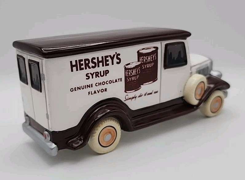 Dept. 56 Kids Love Hersheys 54924
