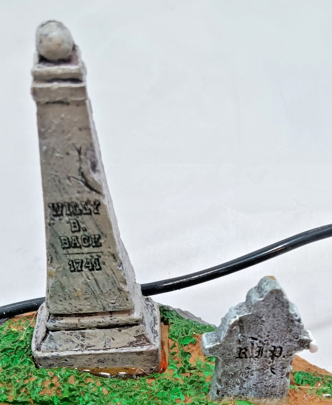 Lemax Spooky Town – Retired Grave Robbers Surprise 2008 #84741