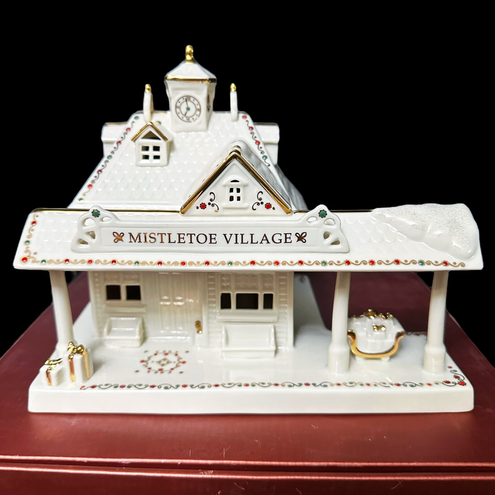 Lenox Village Treasures Mistletoe Park 2006 TRAIN STATION w/ Box