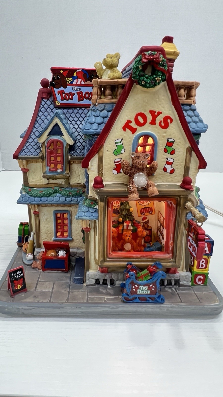 Lemax Caddington Village “The Toy Box” 25385 Retired 2012 Rare Item Please Read