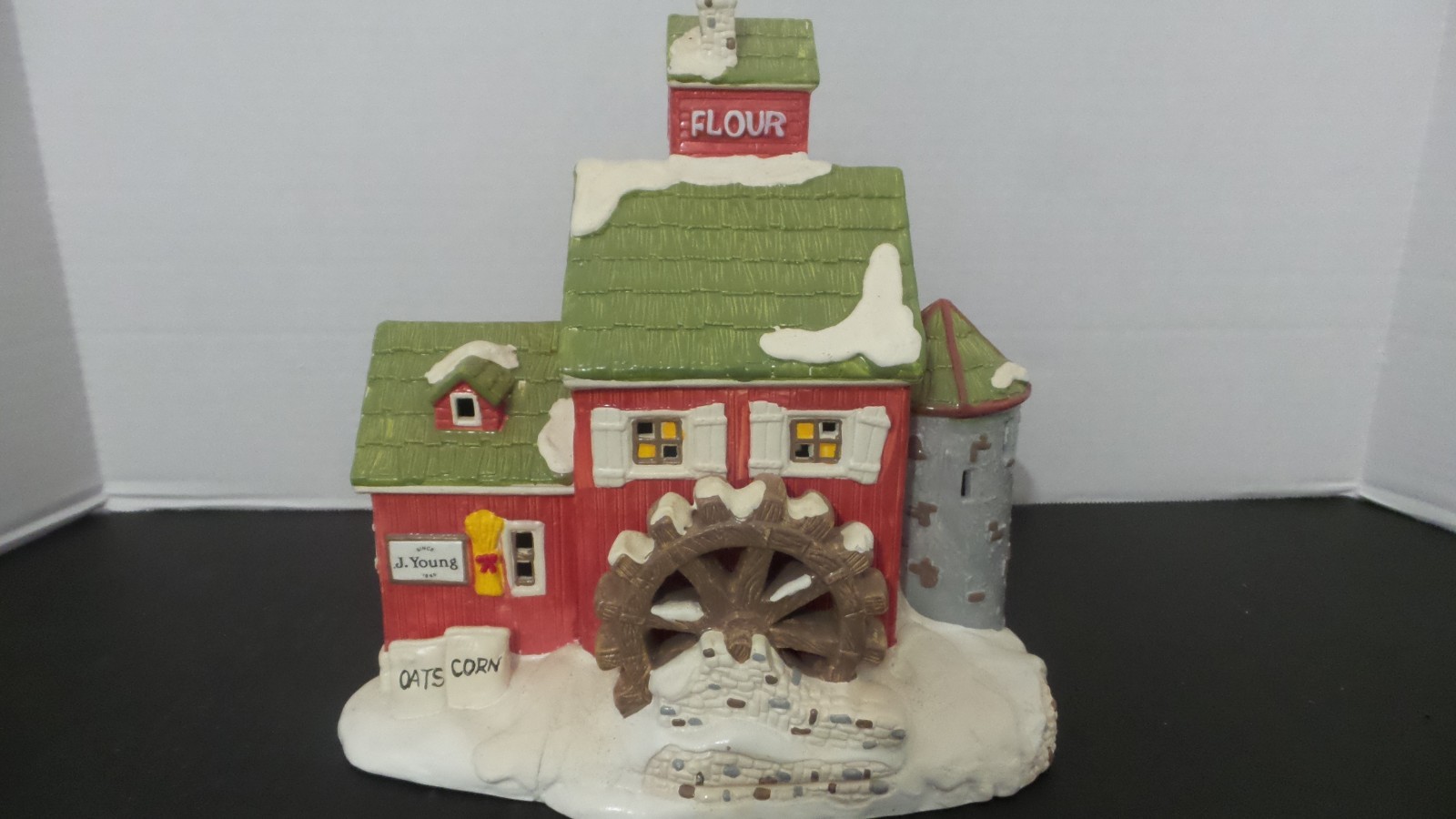 DEPT.56-5149-7 SNOW VILLAGE 1989 “J YOUNGS GRANARY” ORIGINAL BOX NO CORD.