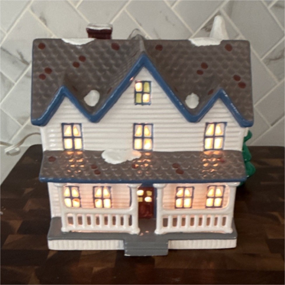 Department 56 Snow Village Farm House Hand Painted Ceramic Christmas 1996