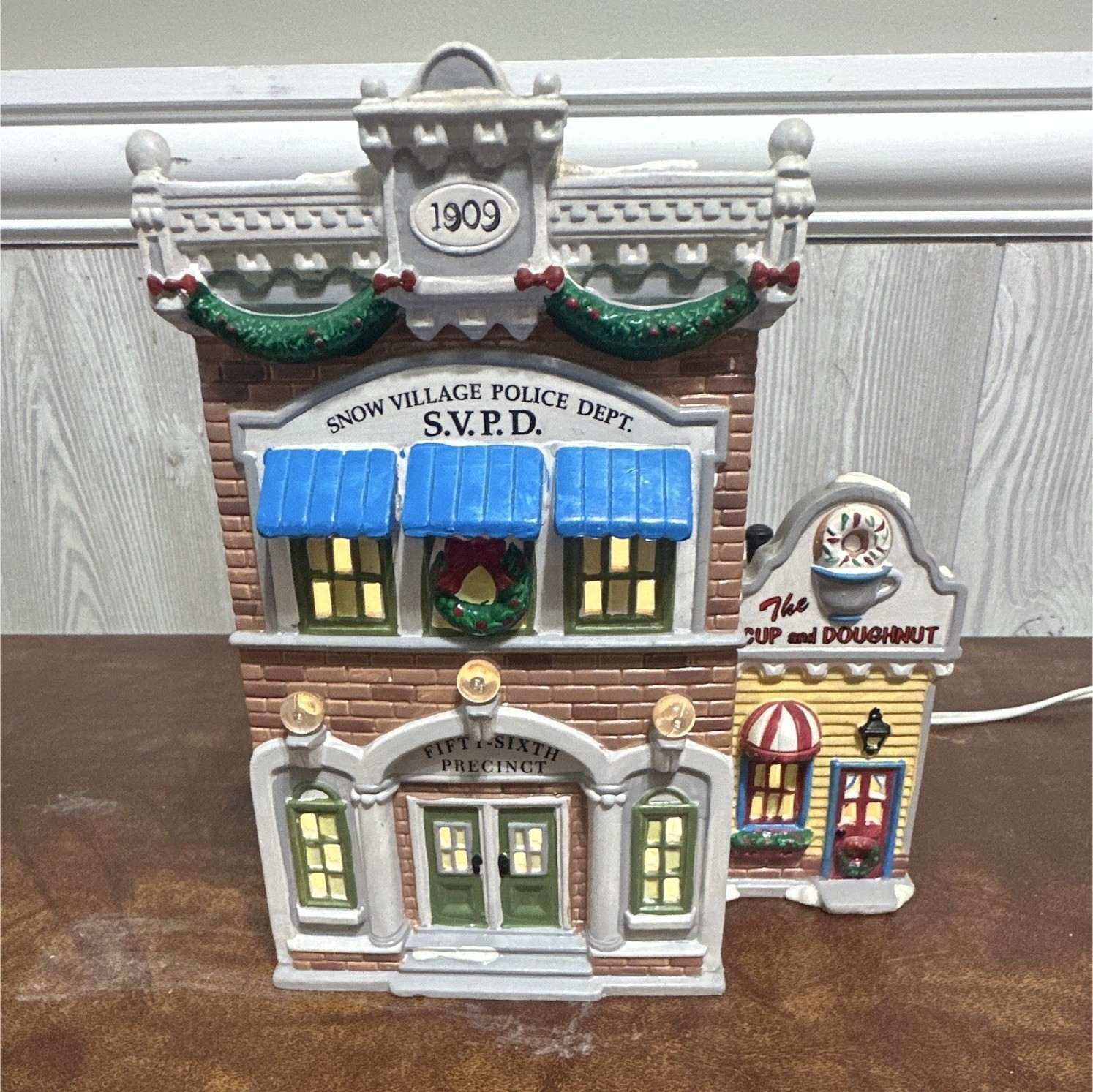 Department 56 Snow Village Village Police Station S.V.P.D. Lighted Ceramic 1995