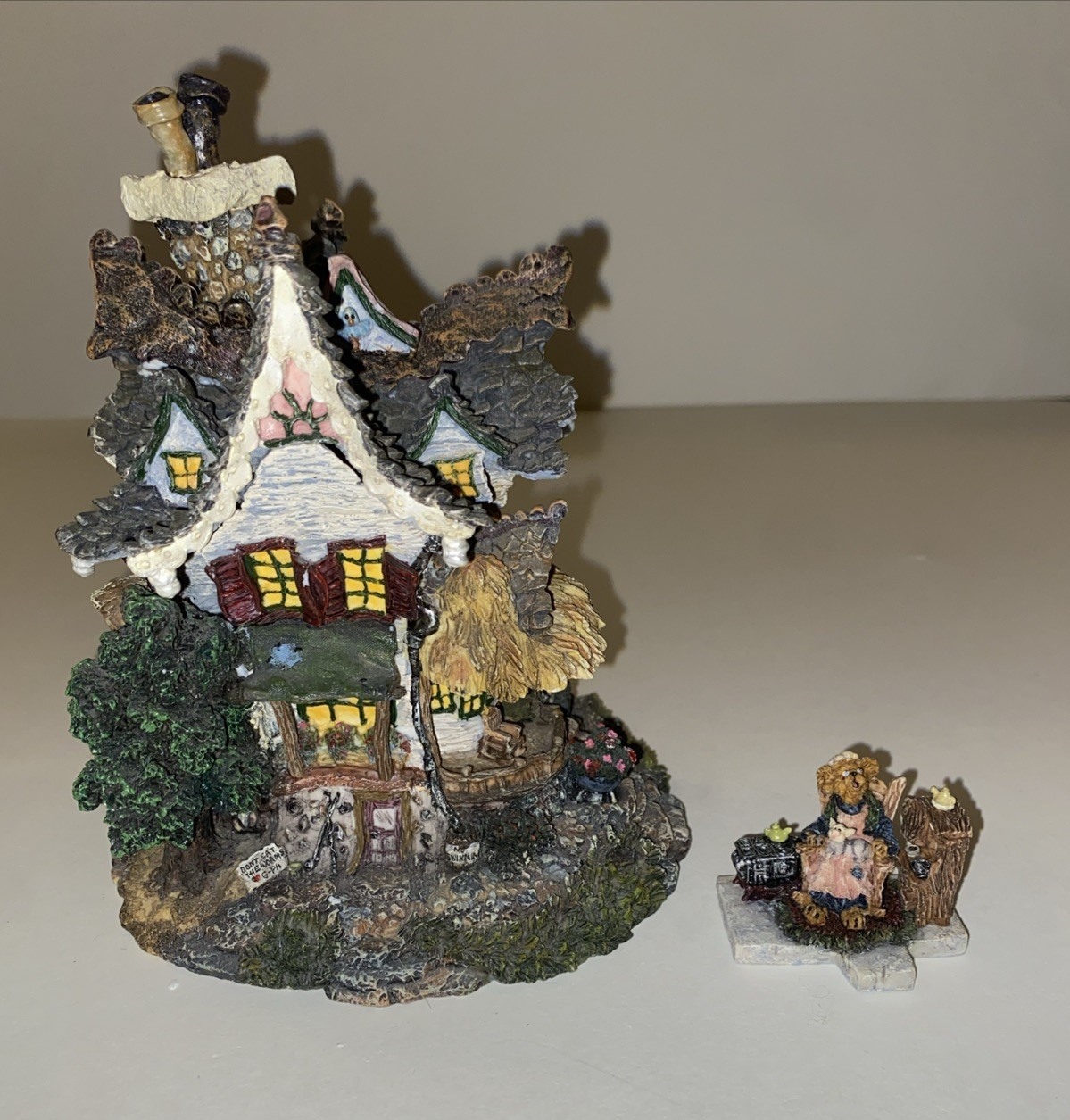 Boyds Town Village Grenville and Beatrice’s Homstead Bearly Built Figurine