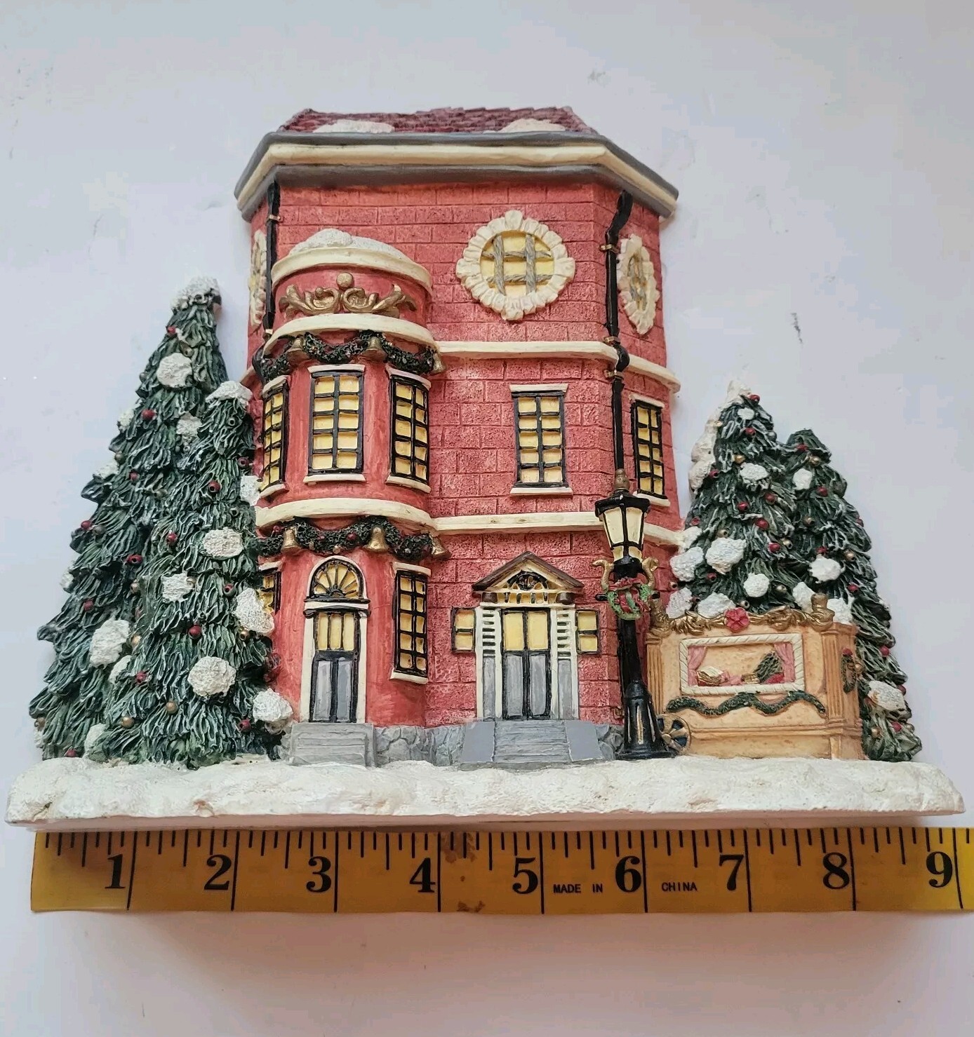 Holiday Brownstone House Christmas Holiday Trees Decor Wind Up Musical Display