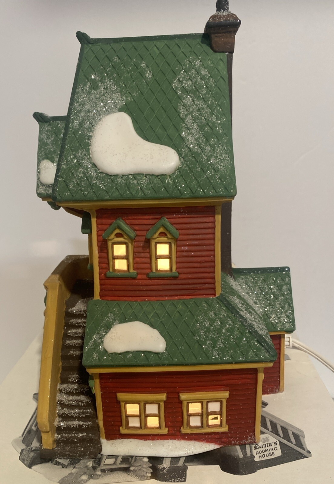 Department 56 North Pole Santas Rooming House #56386 1995 RETIRED w/Box