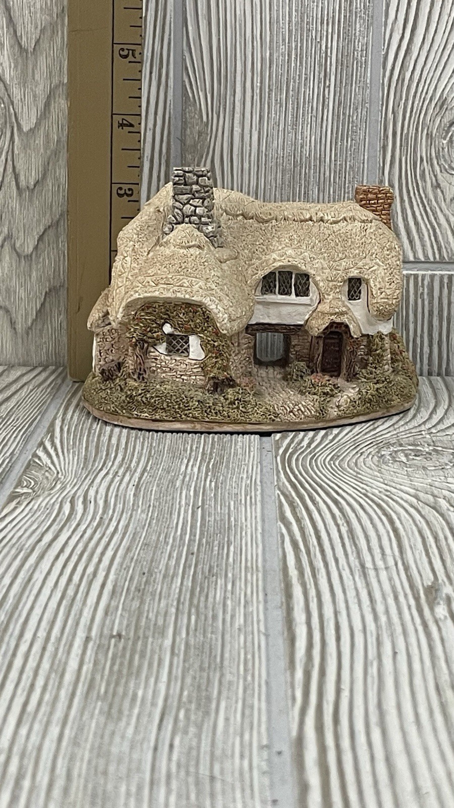 Lilliput Lane “Ostlers Keep” Miniature Thatched Cottage England Miniature w/ Box