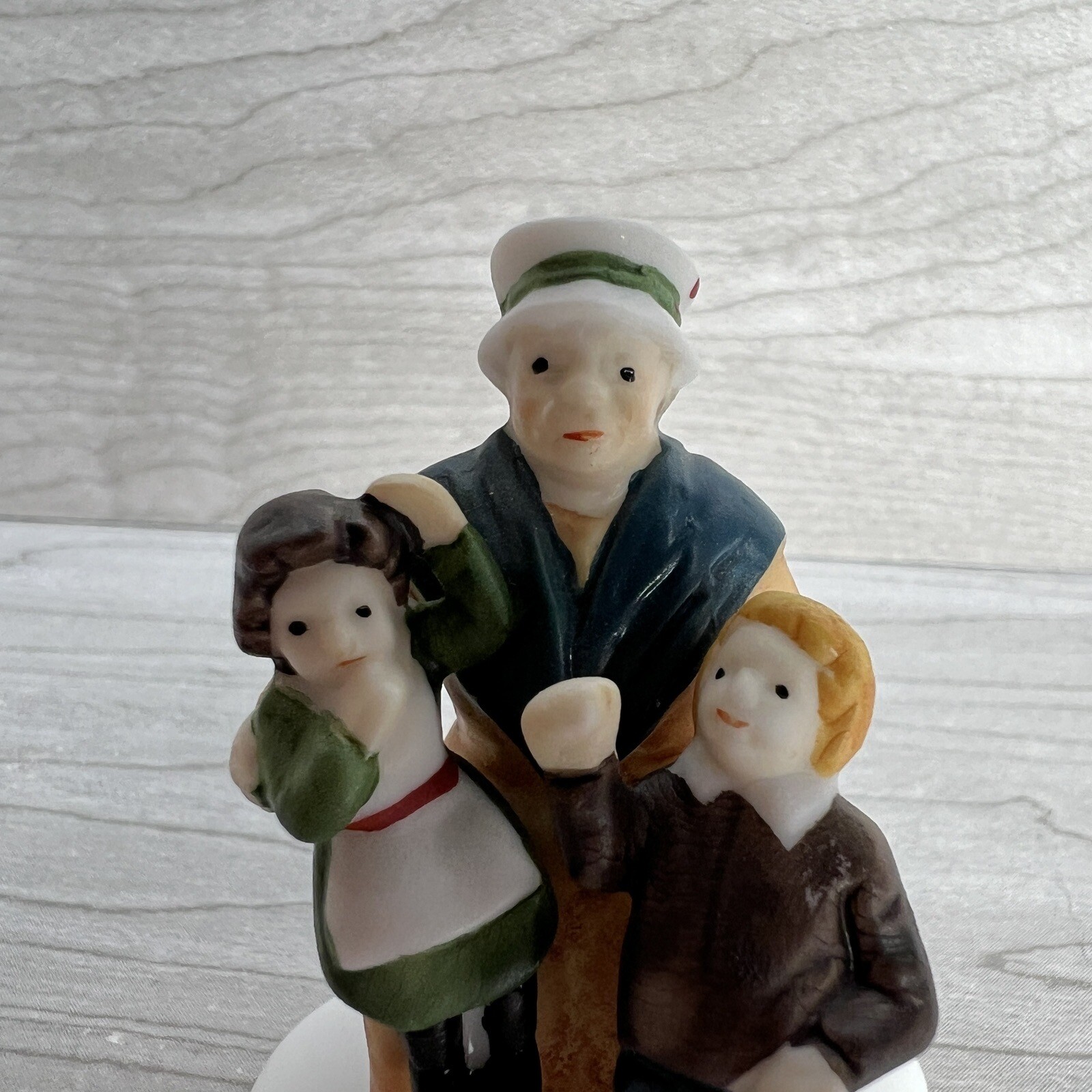 Dept 56 Heritage Village Collection David Copperfield Grandma Figure 5551-4